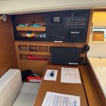 Monocoque Jeanneau Sun Odyssey 440 – Table à cartes