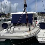 Accès au quai du catamaran Excess 12 avec plateformes arrière facilitant l'embarquement, la baignade et les activités nautiques aux Grenadines.